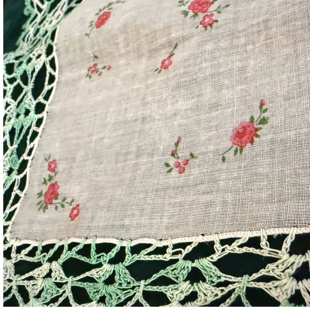 Vintage Floral Handkerchief Crochet Lace Trim White Green‎ Pink 0358
